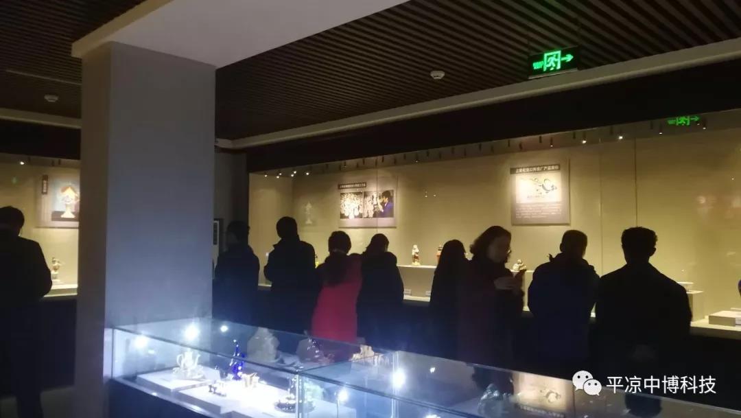 �����v����׌�Aͤ�в����^��Ʒ�����v�����ﱳ��Ĺ��£�